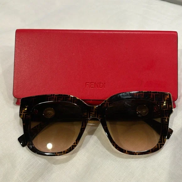 Fendi Sunglasses - Picture 2 of 10